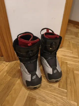 Tavola da snowboard per bambini + accessori e scarponi