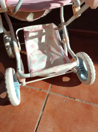 Carrito de muñecas rosa