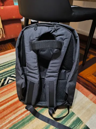 Mochila Antirrobo Negra y Gris