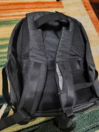 Mochila Antirrobo Negra y Gris