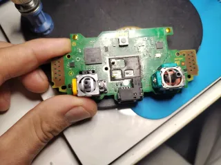 Cambia los Joysticks a Magnéticos PS5 en Alcorcón