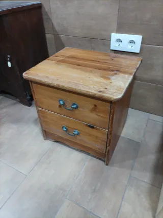 Mesilla de noche de madera