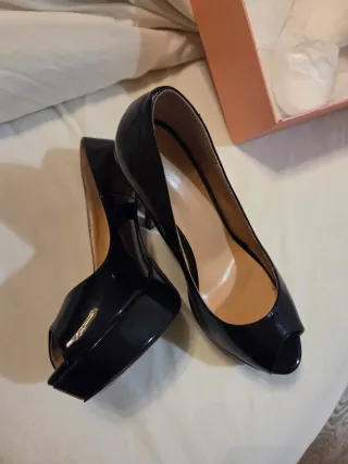 Tacones Peep Toe Charol Plataforma T 38.