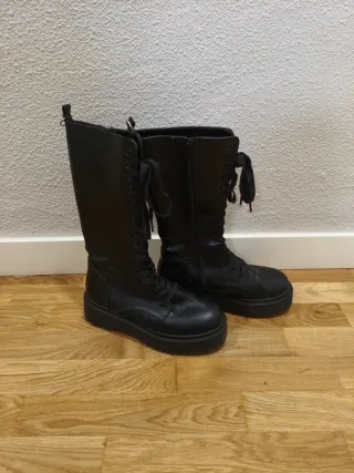 Botas altas negras talla 40