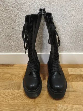 Botas altas negras talla 40