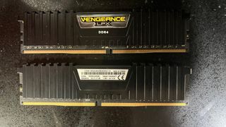 Ordenador Gaming Logitech sin Disco Duro