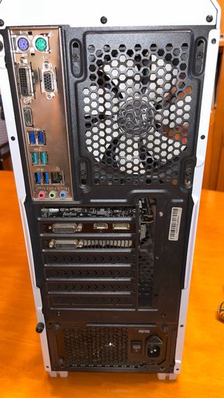 Ordenador Gaming Logitech sin Disco Duro