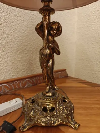 Lampade da tavolo in ottone con figura infantile