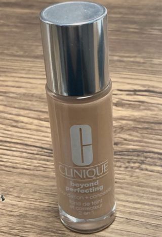 Clinique Beyond CN08 linen. No negociable