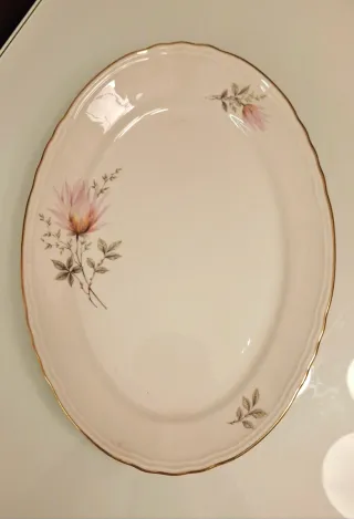Vassoio ovale Durken con fiori rosa