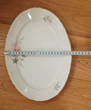 Vassoio ovale Durken con fiori rosa