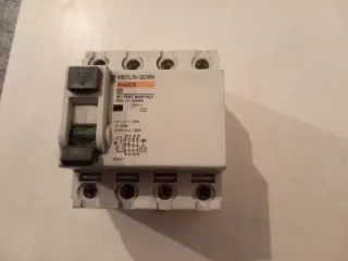 Diferencial Merlín Gerin multi9 63A/0,030A