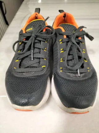 Zapatillas Skechers Gris y Naranja