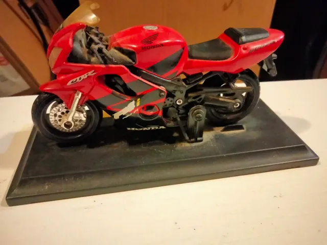 Maisto Honda CBR 600 F4i 1/18