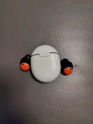 Google Pixel Buds Pro Naranja y Negro.