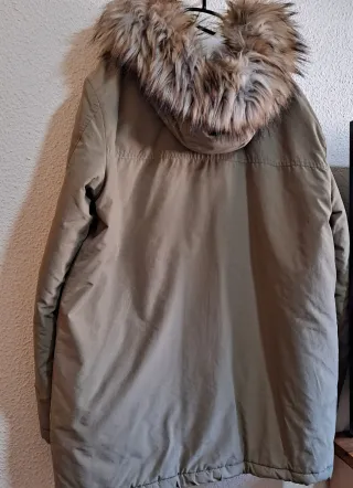 Parka Pull&Bear verde con capucha