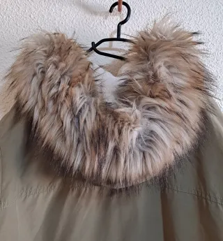 Parka Pull&Bear verde con capucha