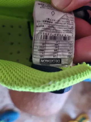 Botas de fútbol sala azules y verdes