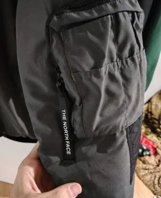 The North Face Chaqueta Negra con Capucha