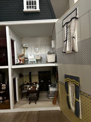 Casa de muñecas estilo clásico