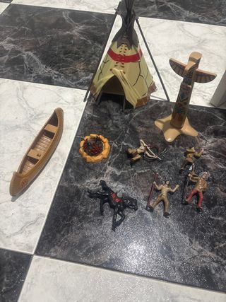 Muñecos indios con accesorios