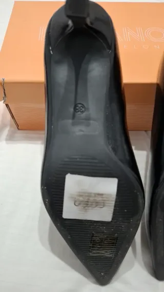 Zapatos tacón veganos negros talla 38.