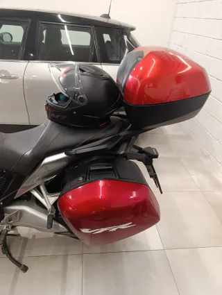 Honda VFR 1200 Roja con Maletas