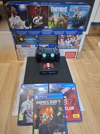 PS4 SLIM / CONFEZIONE + COMANDO + GIOCHI + CARICATORE / PACCHETTO