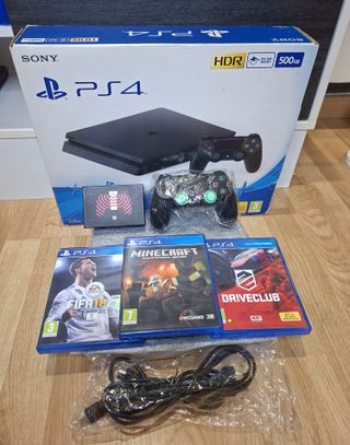 PS4 SLIM / CONFEZIONE + COMANDO + GIOCHI + CARICATORE / PACCHETTO