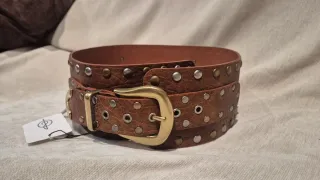 Cinturón ancho tachas marrón y dorado