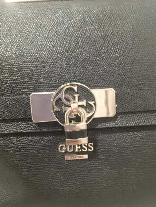 Bolso Guess Negro de mano o brazo. Venta en mano.