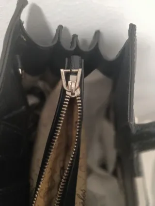 Bolso Guess Negro de mano o brazo. Venta en mano.