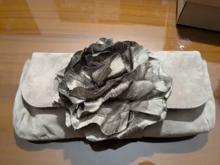 Conjunto bolso y zapatos ante flor beige/gris