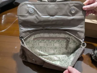 Conjunto bolso y zapatos ante flor beige/gris