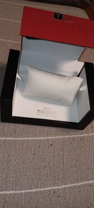 Caja Tissot Negra y Roja