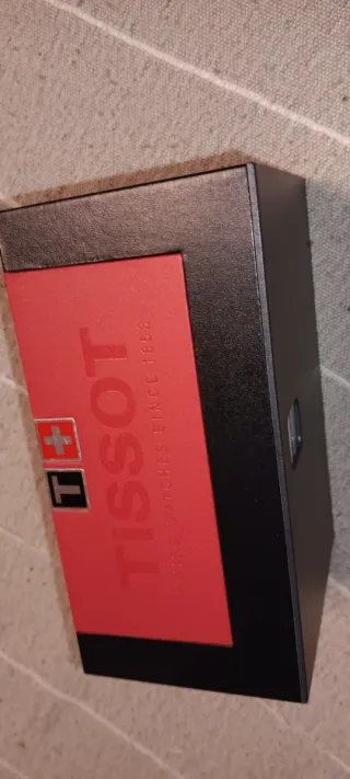 Caja Tissot Negra y Roja