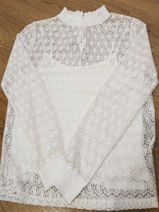 Blusa en color blanco roto de la marca Pimkie