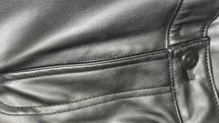 Pantalón campana efecto piel Stradivarius