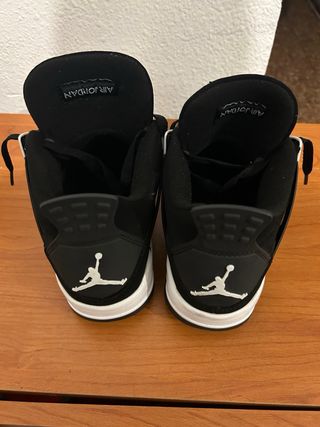Jordan 4 Negro y Blanco