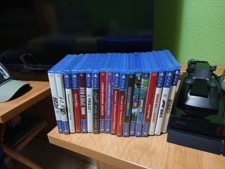 Console PS4 nera + giochi