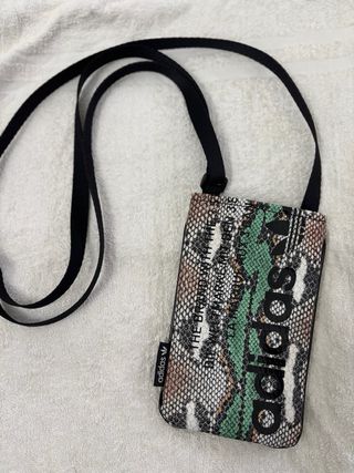 Riñonera Adidas Multicolor y Verde