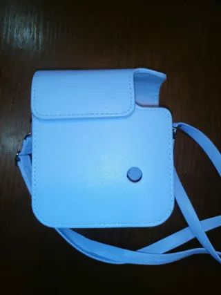 Cámara Fujifilm Instax 12 con funda