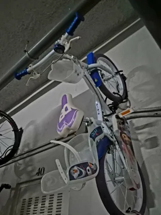 Bicicleta niña Frozen poco uso