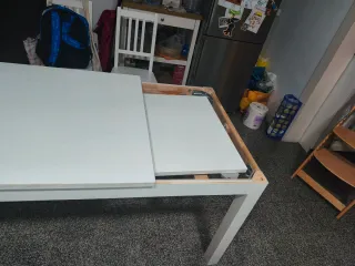 Mesa extensible blanca de madera