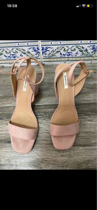 Sandalias de pulsera con tacón grueso destalonado