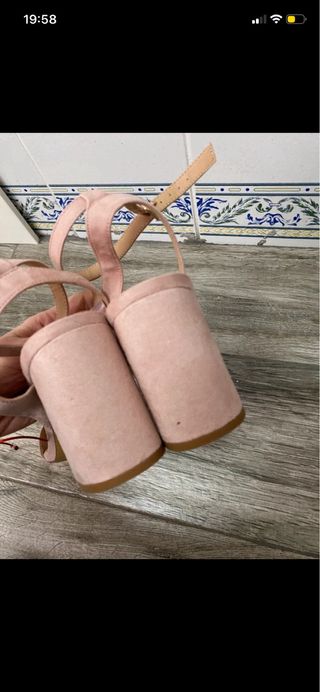 Sandalias de pulsera con tacón grueso destalonado