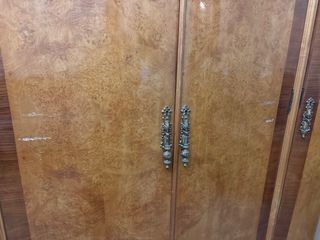 Armario antiguo de madera para venir a recogerlo