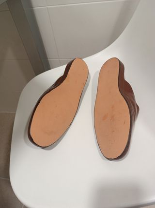 Zapatillas de piel marrones