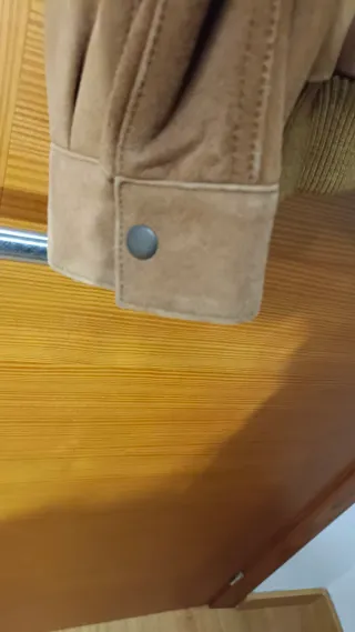 Cazadora ante hombre