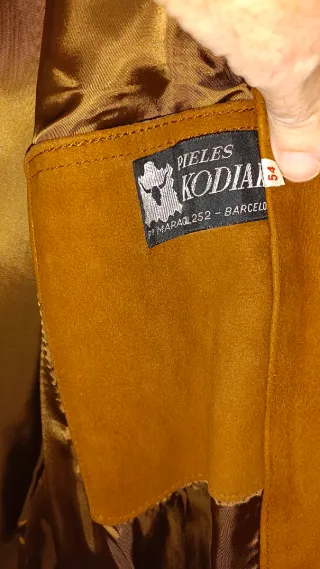 Cazadora ante hombre